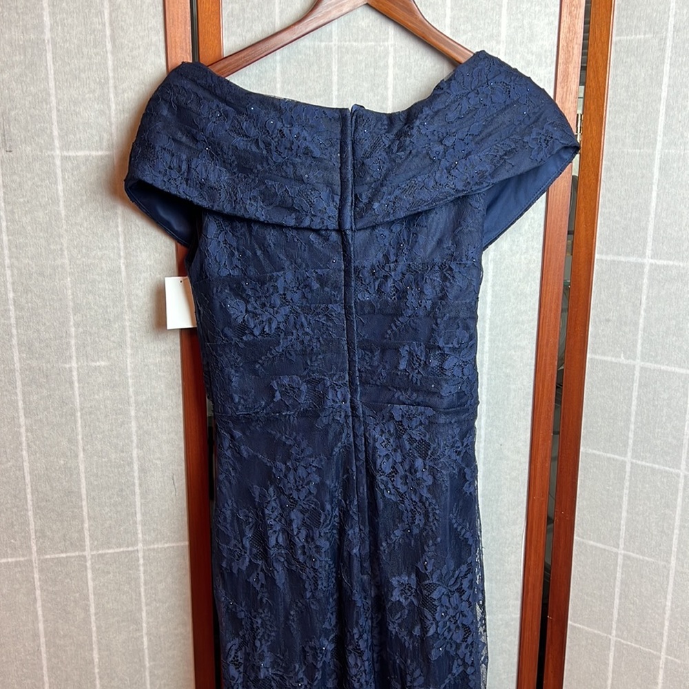 La Femme Portrait Neck Lace Gown - Picture 6 of 6
